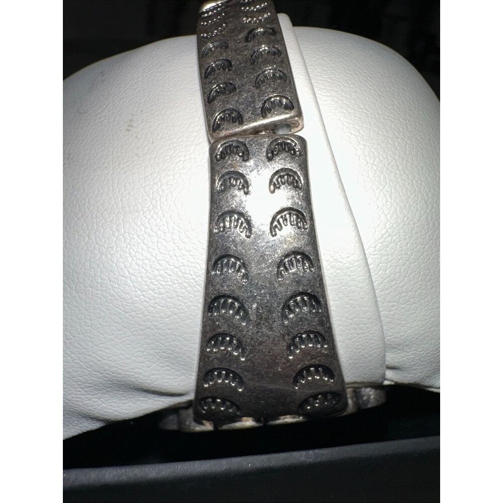 Vintage-Style Bracelet With Faux Turquoise Stone & Silver-Tone Scalloped Design - Picture 3 of 6